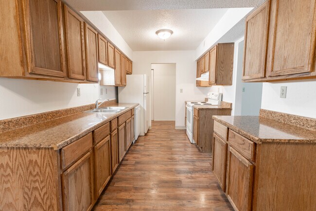 Building Photo - Candlewyck Apartments