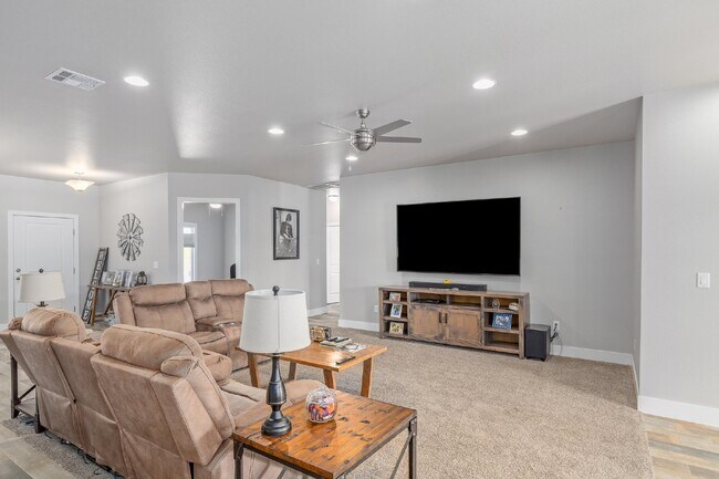 Building Photo - Spacious 4BD/3BA Pahrump Home w/ Dual Prim...