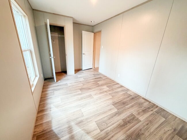 Building Photo - 82 Edinburgh Dr SW