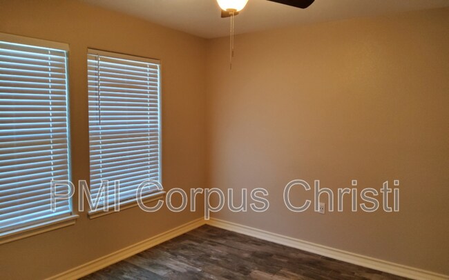 Building Photo - 2934 Carver Dr