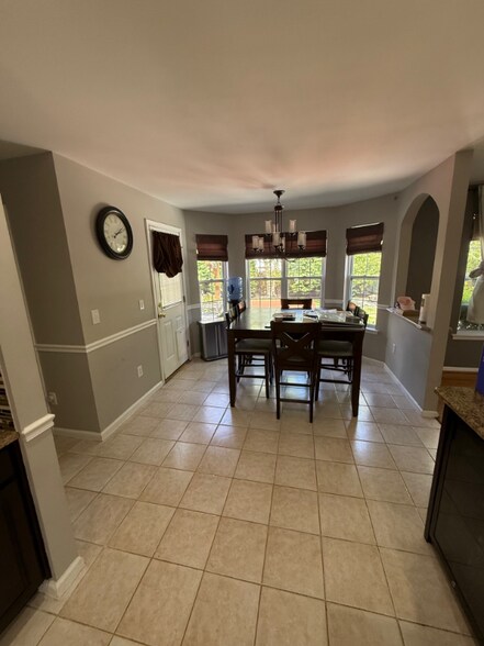 Building Photo - 5 Azalea Ct