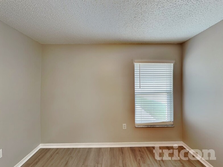 Building Photo - 2465 Hybrid Dr