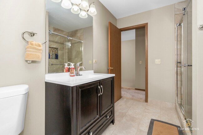 Building Photo - 951 Viewpoint Dr