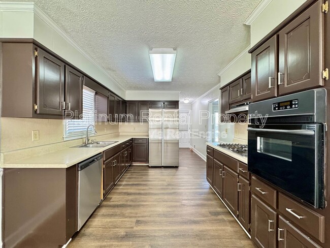 Building Photo - 4005 Camary Dr SE
