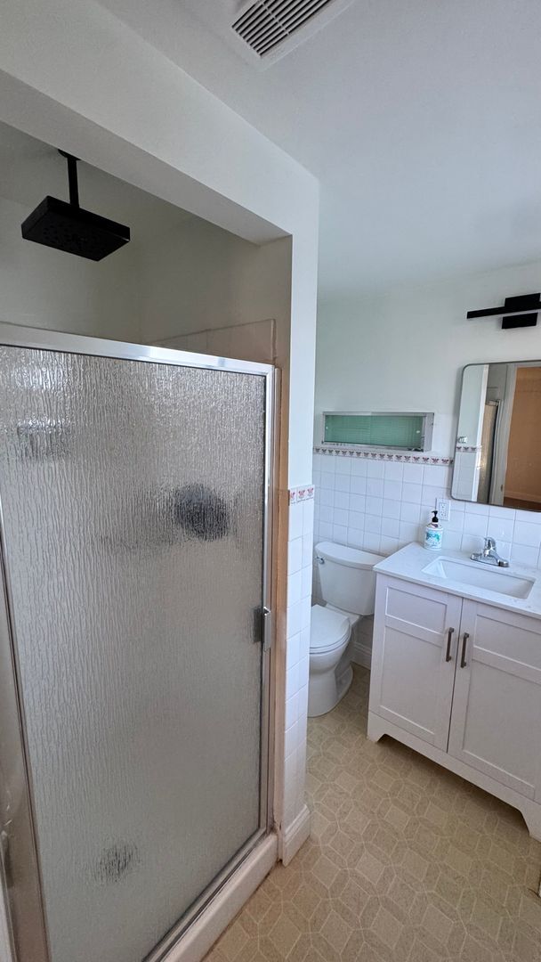 Building Photo - Mission Fields Home, 3 bedroom 2 bath, Fire Place, large fenced yard, 2 car garage fully finished...