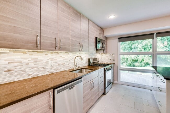 Building Photo - 4228 San Carlos Dr