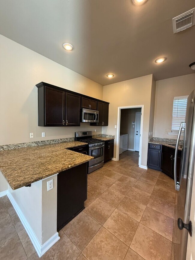 Building Photo - New Lake Front Home in Magnolia Lakes off Burbank Near Staring