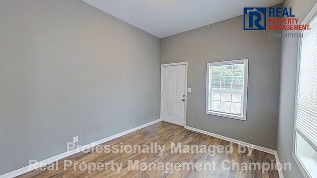 Building Photo - Adorable 3 BD/1 BA Recently Update in the ...