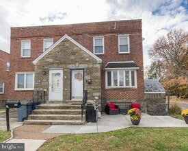 Building Photo - 800 Disston St