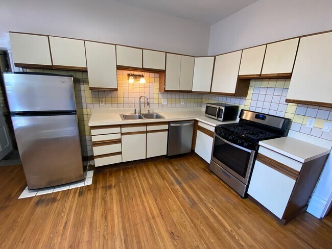 Building Photo - W 1st Ave 145-147 MLR