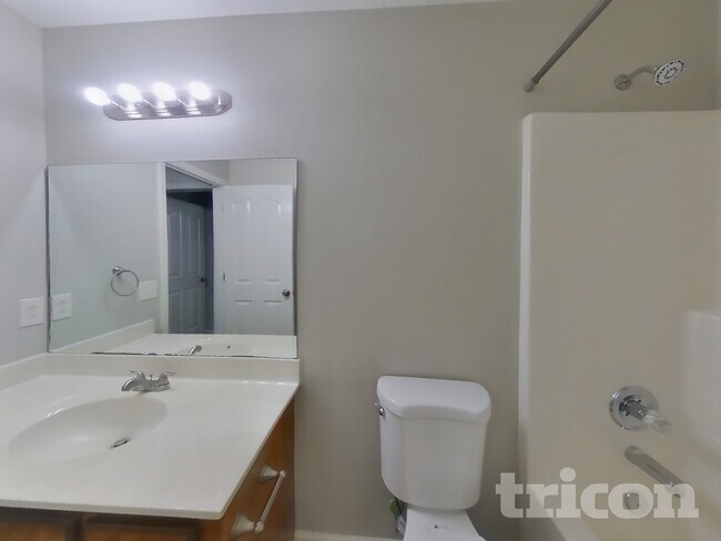 Building Photo - 2108 Montgomery Ln