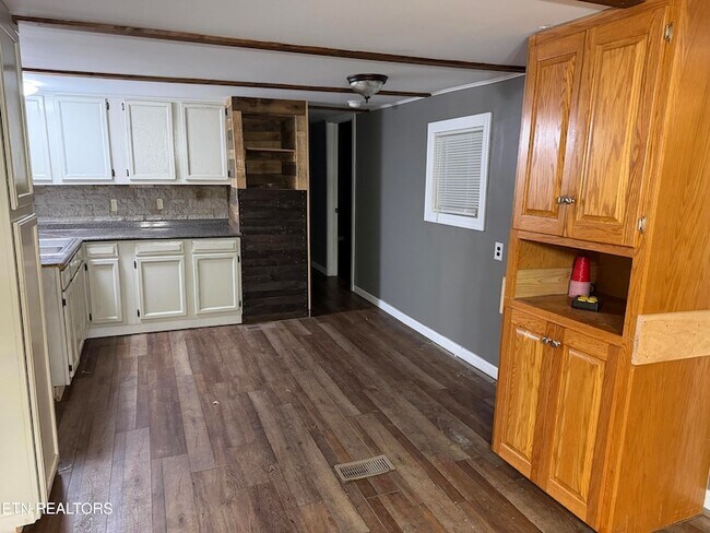Building Photo - 152 Country Way Dr