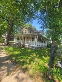 Building Photo - 5 bedroom / 2 bathroom House in Peoria