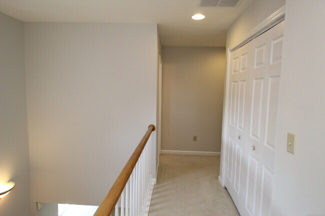 Building Photo - 42 Greystone