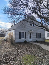 Building Photo - 4 Bedroom 1 Bath