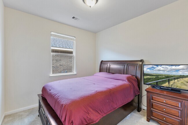 Building Photo - 16911 Savannah Park Dr