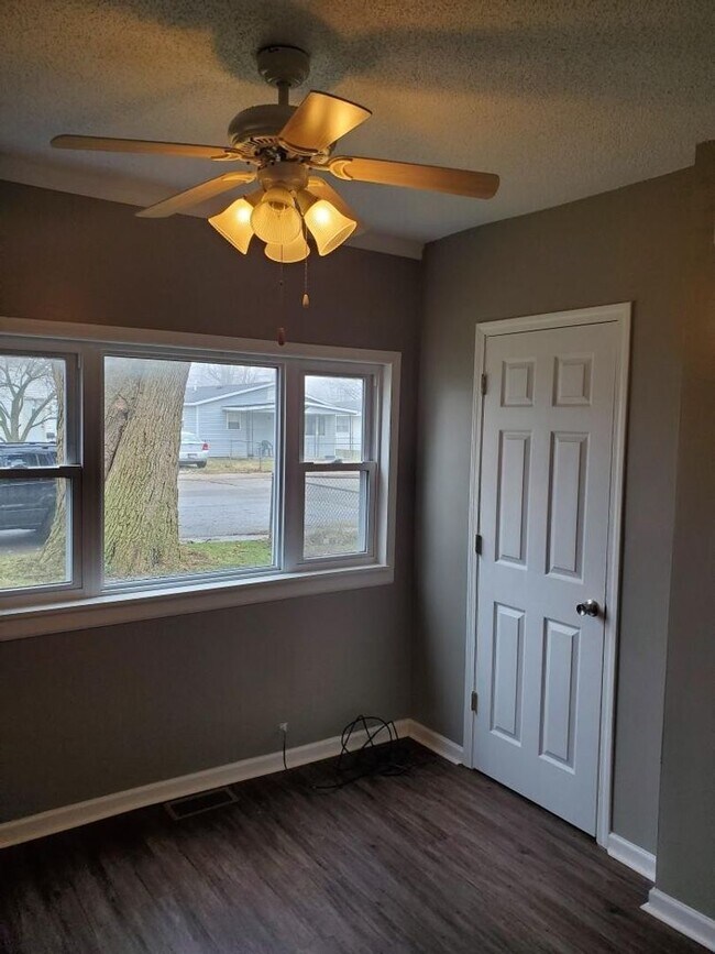 Building Photo - Close to the Park Cute 3-bedroom Home