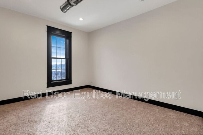 Building Photo - 530 1/2 N Columbus St