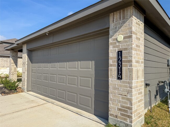 Building Photo - 12314 Morning Vis Dr