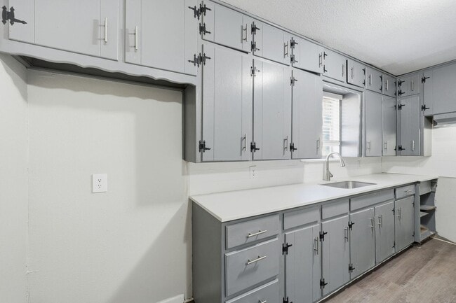 Building Photo - 2721 Ash Park Dr