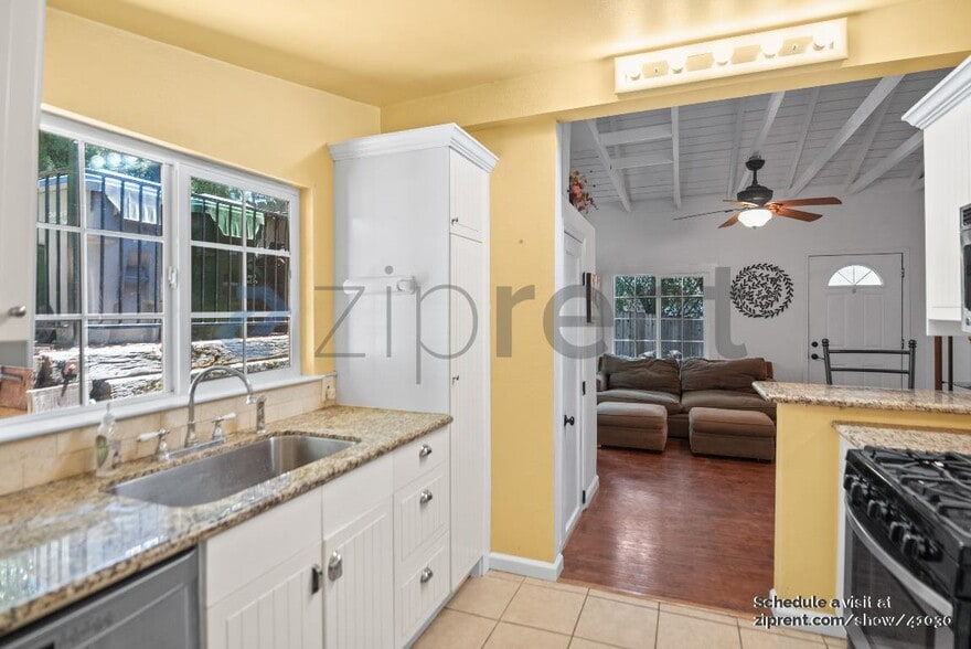 Building Photo - 20830 Panorama Dr