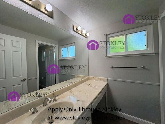 Building Photo - 2397 Lake Meadow Cir