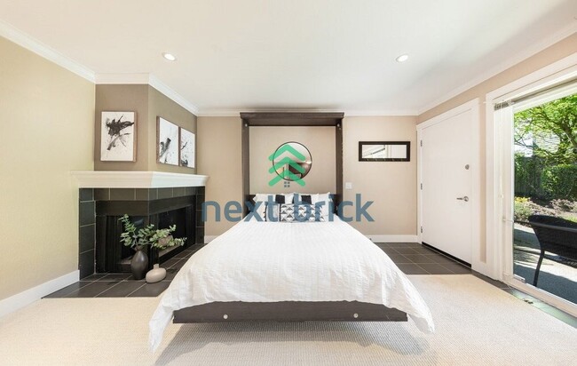 Building Photo - Waterfront Studio Kirkland Available for Rent!