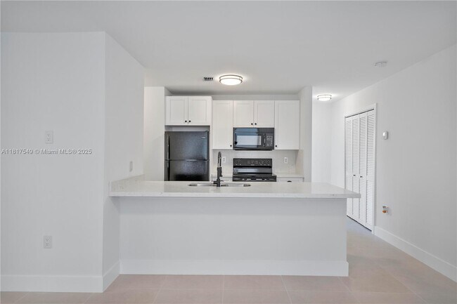 Building Photo - 490 NE 141st St