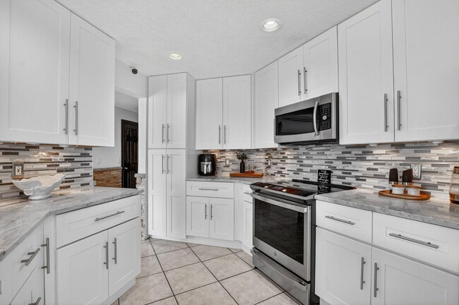 Building Photo - 6362 Brava Way