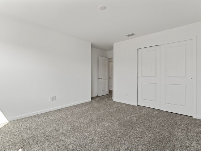 Building Photo - 5 Bed + 3 Bath Single Family Home in Charl...