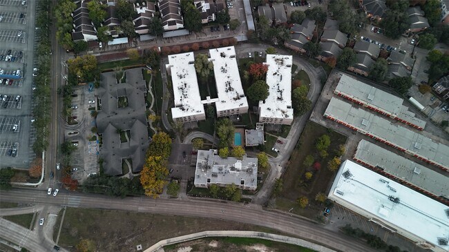 Building Photo - 2213 S Braeswood Blvd