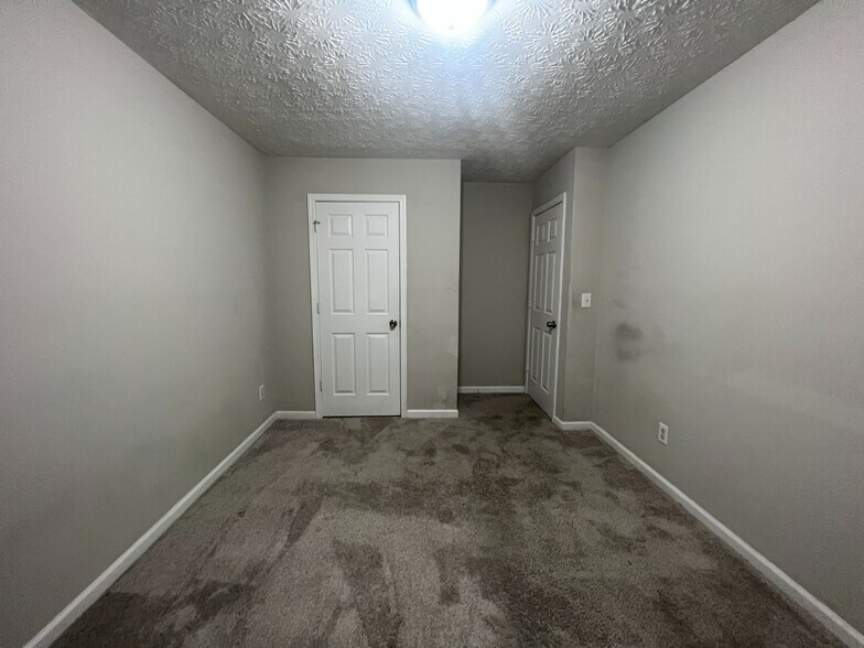 Building Photo - Room in Townhome on Waldrop Ln