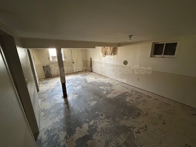 Building Photo - 10128 Cloverdale Dr
