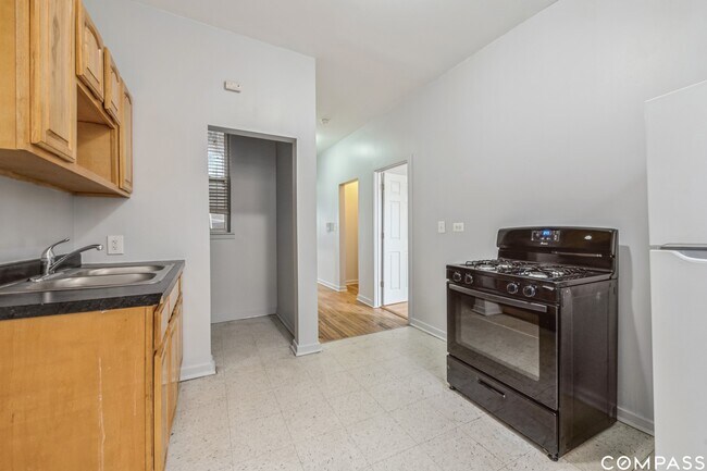 Building Photo - 310 N Kedzie Ave
