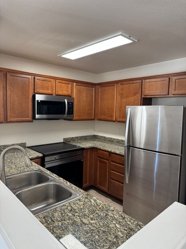 Building Photo - $400 off first months rent!! And 1 bed 1 b...