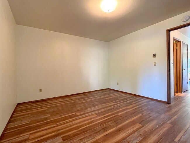 Building Photo - Updated Beacon Hill 1bd/1bth Condo, $1,650/mo.