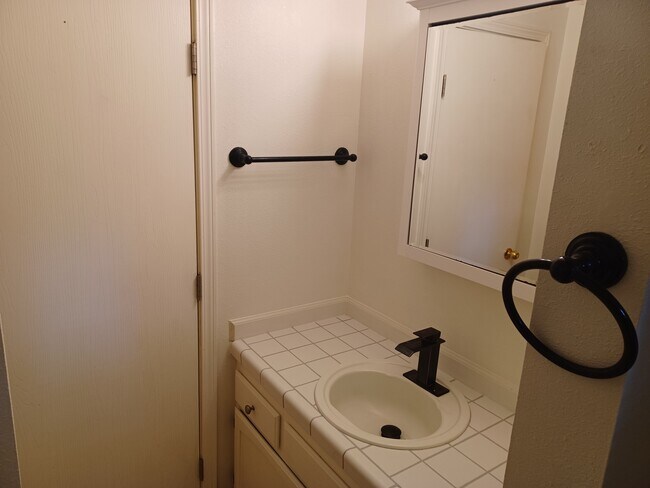 Building Photo - 15220 22nd Ave E