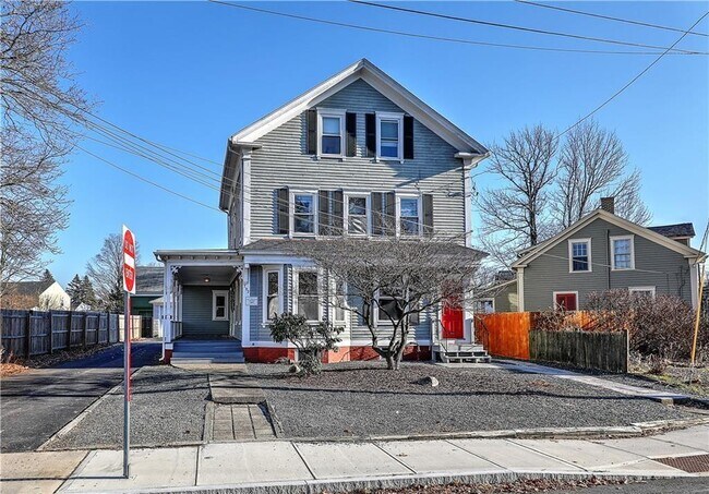 Primary Photo - 292 Pleasant St