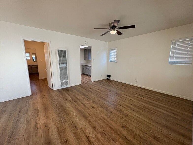 Building Photo - 3011 E 7th St