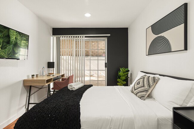 Building Photo - 10777 Ashton Ave