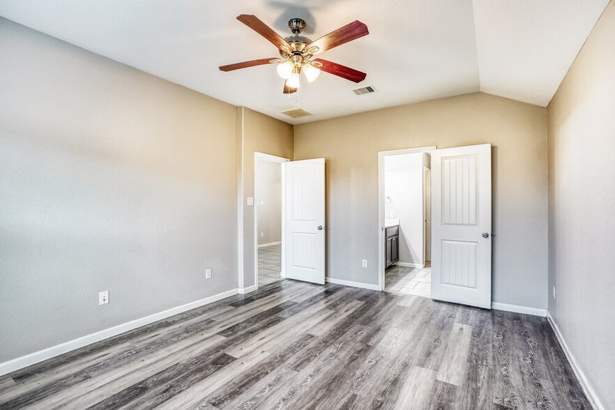 Building Photo - 622 Harvest Bluff Dr