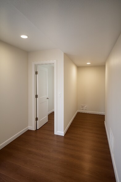 Building Photo - 1277 W 67th St