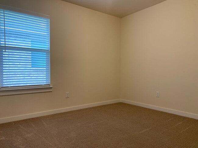 Building Photo - The Perfect Blend of Space & Location – 5 Beds Near Alliance