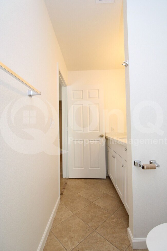 Building Photo - 55 E La Vieve Ln