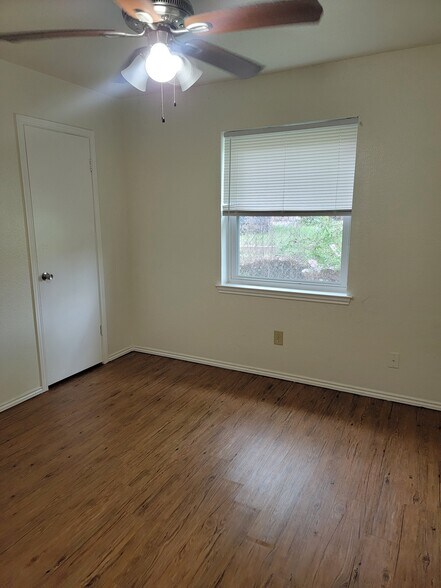 Building Photo - 1321 Quail Trl