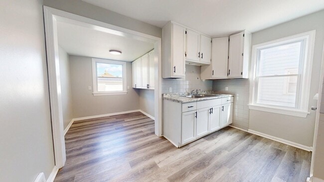 Building Photo - Fulton/W.58th neighborhood; 3 bedroom/2bat...