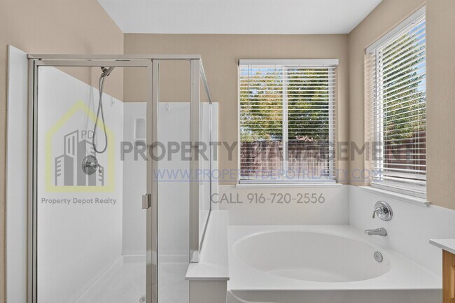 Building Photo - Spacious 3-Bed, 2-Bath Retreat on Charm Way