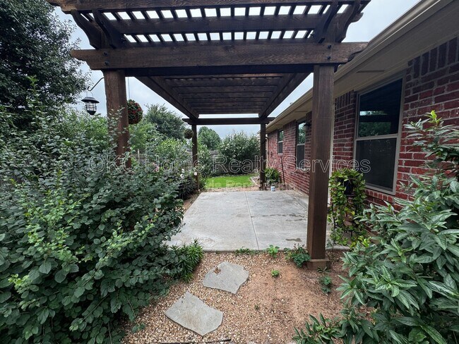 Building Photo - 8020 Kaden Rd