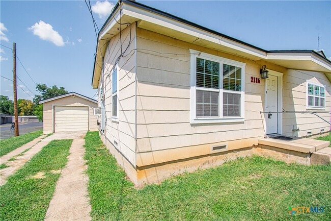 Building Photo - 2116 W Avenue D