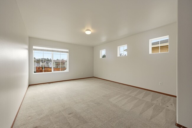 Building Photo - 3 bed 2.5 bath updated home in Tumwater School District - 2300 sq.ft. - fenced back yard.